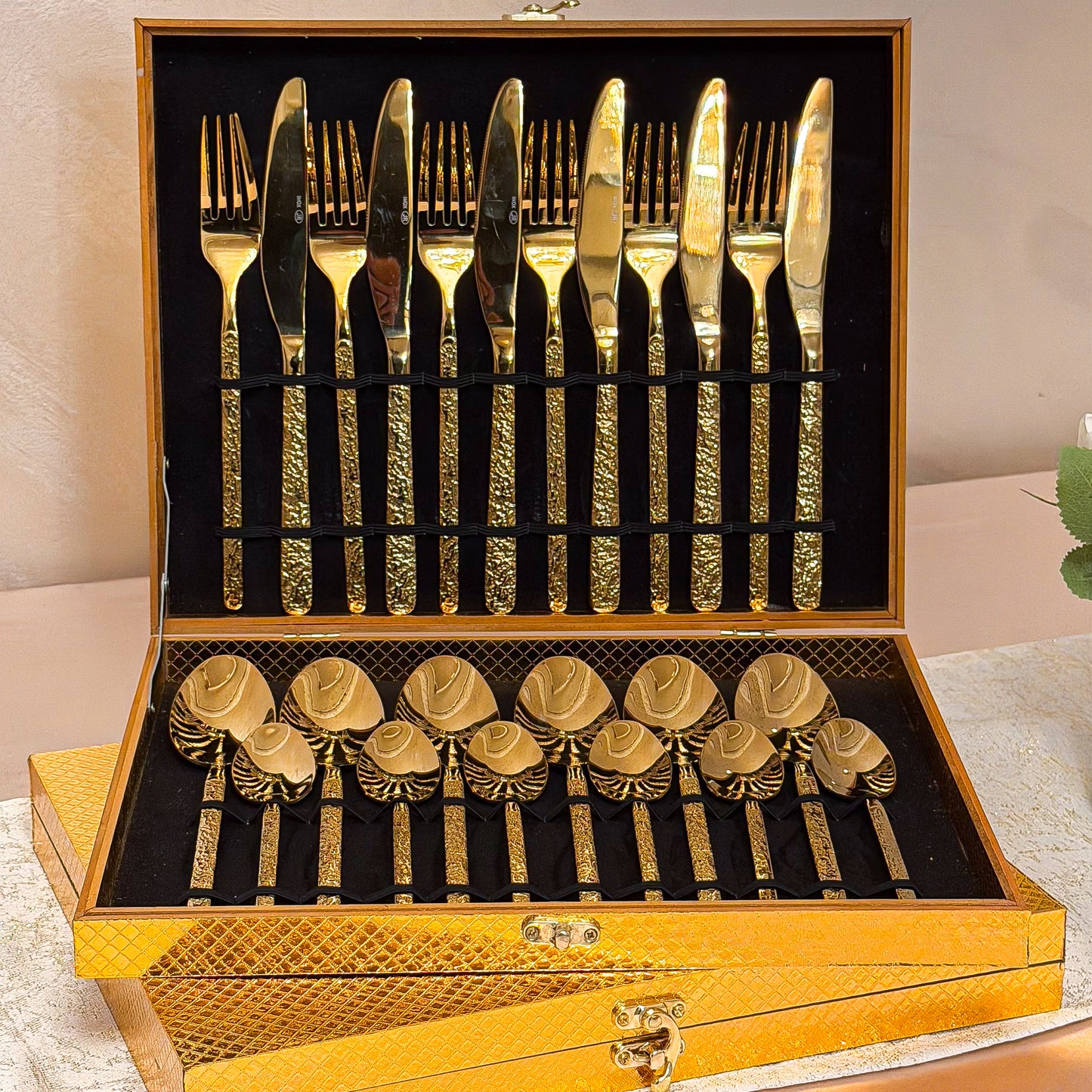 Set tacâmuri din inox auriu finisaj premium 24 piese CRAFT