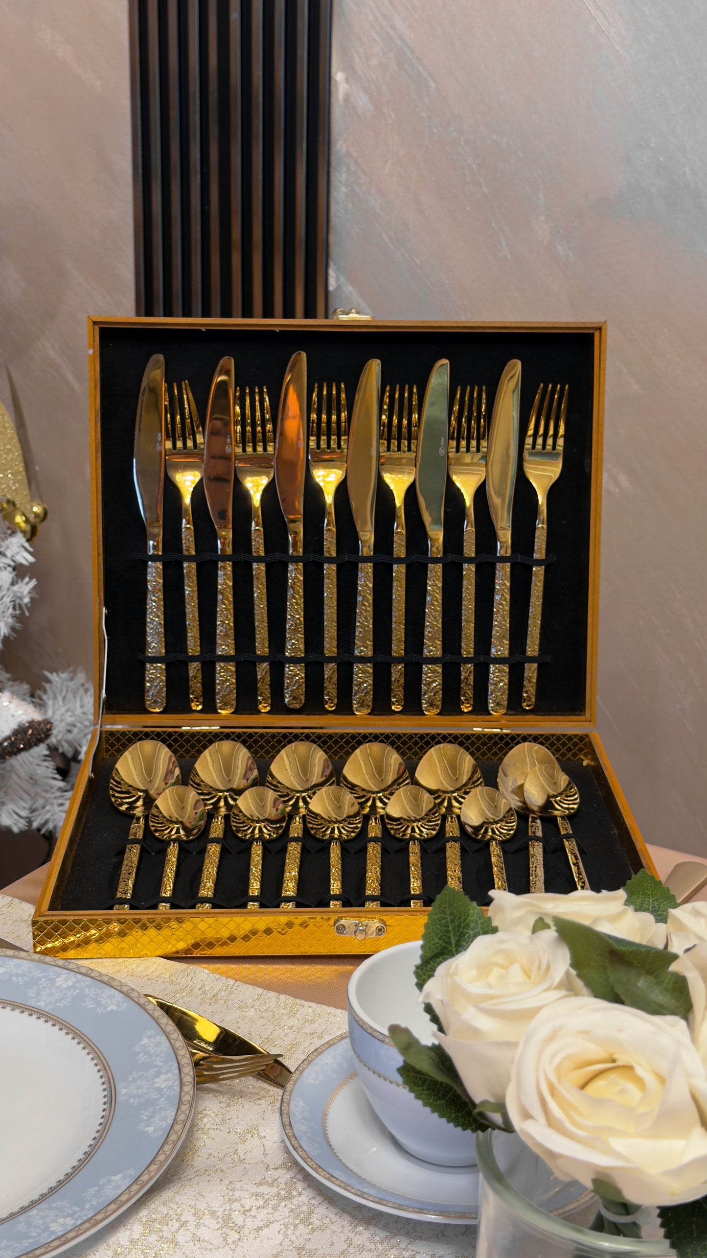 Set tacâmuri din inox auriu finisaj premium 24 piese CRAFT