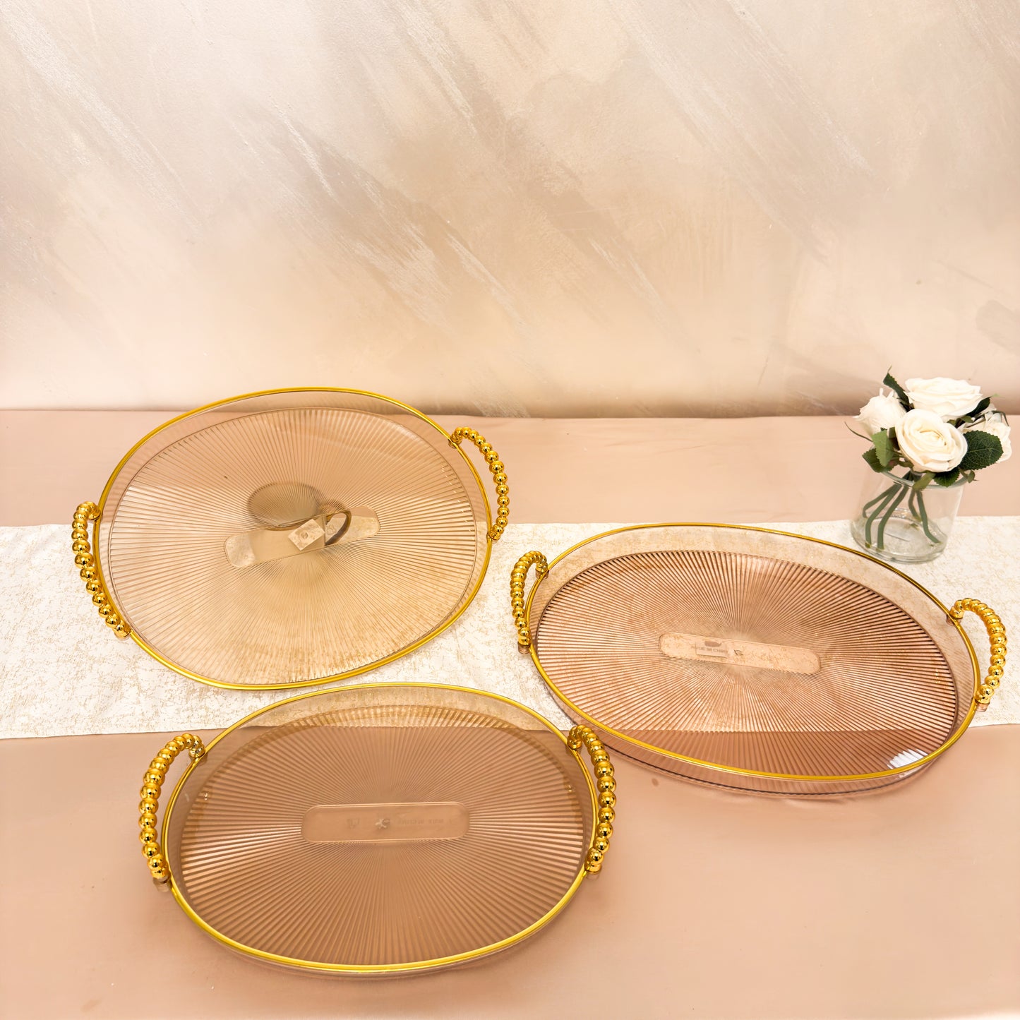 Set 3 tăvi decorative din Plexiglas cu mânere aurii ROUND